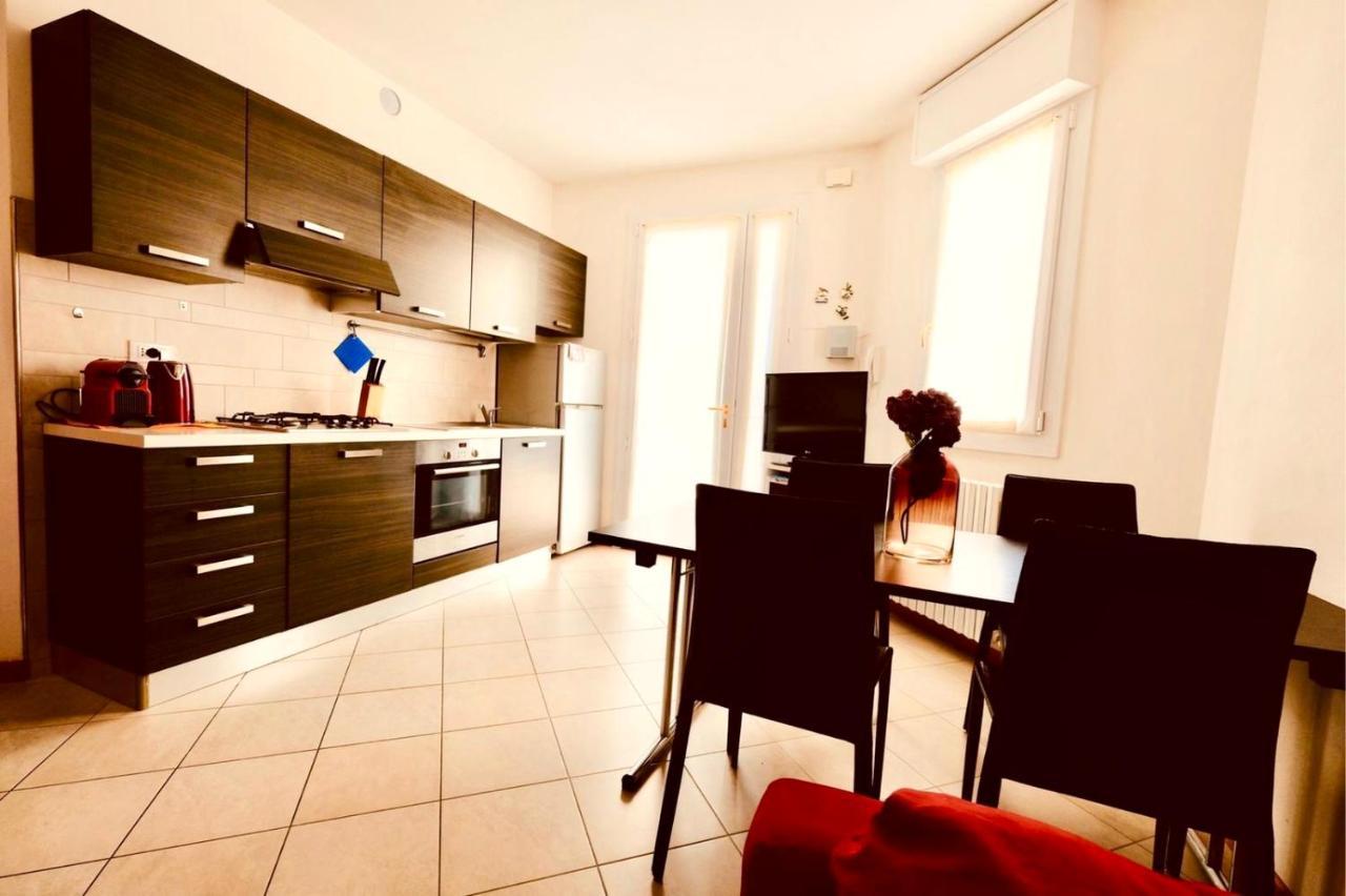 Appartamento In Villa Daniela Con Piscina Privata Carraro Immobiliare Jesolo - Family Apartments Eksteriør bilde
